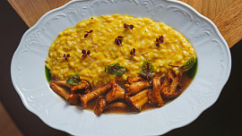 Krémové italské risotto: Jak se připravuje a čím se liší od české verze rizota