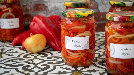 Sterilovaná červená paprika s olejem: Takto zavařená kapie je výbornou chuťovkou