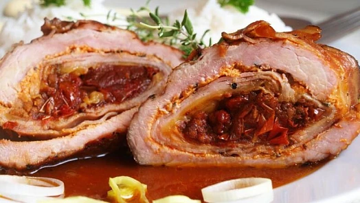 Jaké známe druhy rolád? Kromě sladkých zákusků jsou i masové nebo sýrové rolády