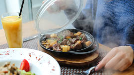 Časté chyby při ohřevu pokrmů: Zapomeňte na horký talíř a jídlo studené jako led