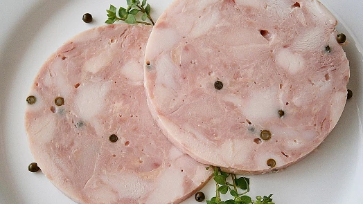 Jak na výbornou domácí šunku? Připravte si pochoutku bez éček a konzervantů