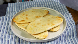 Jak připravit indické placky naan? Chutnají báječně ke kari i k pomazánkám