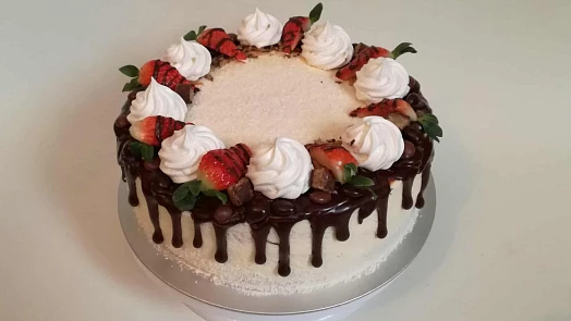 Krémy jsou pomyslnou třešničkou na dortu. Moučník dochutí a ještě krásně ozdobí