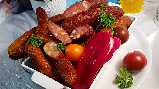 Jak udělat domácí klobásy? Poradíme osvědčený recept na uzené pochoutky