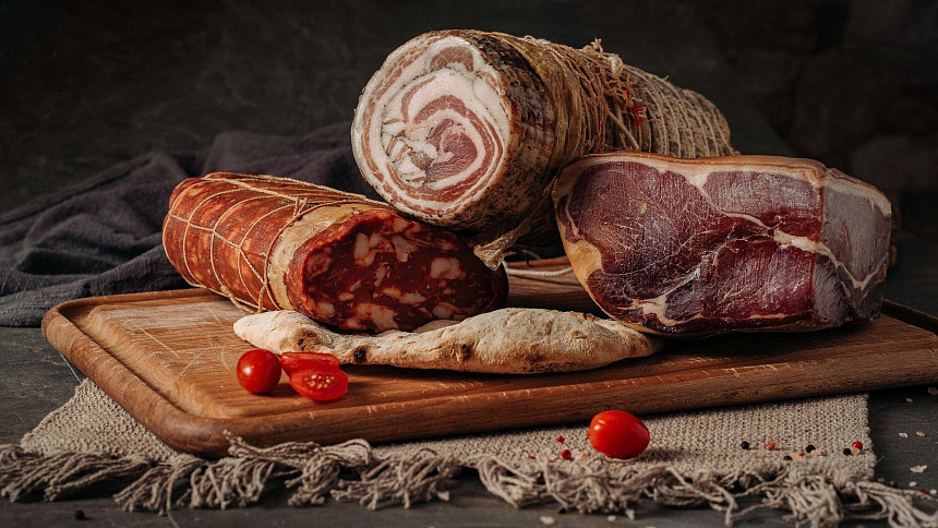 Jak naložit maso k uzení? Poradíme dvě metody k dosažení lahodné chuti