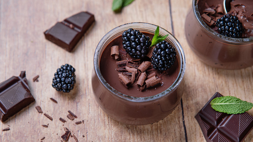 Čokoládový krém se šlehačkou podle ČSN: Pochoutce s hoblinkami čokolády neodoláte