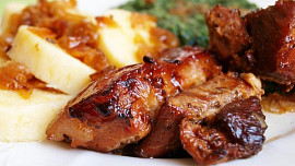 Jak udělat vepřové výpečky? Šťavnaté maso připravíte v 8 snadných krocích