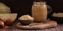 Kolik soli na 1 kg zelí? Připravte si domácí kvašené zelí do sudu
