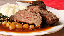 Pojďte si s námi uvařit šípkovou omáčku. Je pikantní i lahodně nasládlá