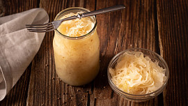 Jak se dělá kysané zelí do sklenic? Zásobte se touto domácí dobrotou i bez soudku