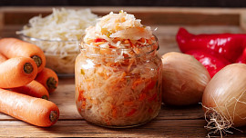 Čalamáda v sobě skrývá barevnou zeleninu a sladce kyselou chuť s pikantním nádechem