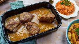 Jak udělat šťávu k pečenému masu? Jednoduchý recept pro dokonalý výsledek