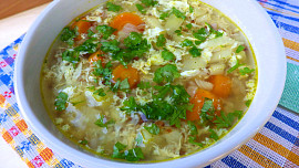 Vydatná zeleninová polévka s pohankou a vajíčkem: Příjemně vás zasytí a zahřeje