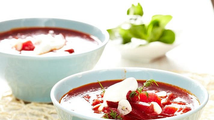 Polévka z červené řepy: Ochutnejte pestrou kompozici chutí v jediné lžíci