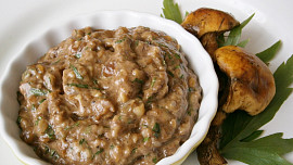 Loupat či neloupat klouzky? Tato oblíbená lesní houba má příjemnou máslovou chuť