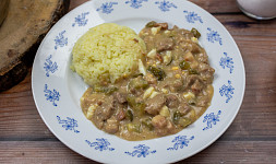 Jak připravit znojemskou omáčku? Báječnou chuť jí dodávají kyselé okurky