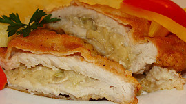 Jak udělat cibulové řízky? Díky cibuli jsou šťavnaté a mají výraznou chuť