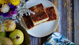 Jak upéct hruškový koláč? Karamelová krusta na povrchu se rozplývá na jazyku