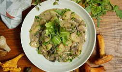 Jak připravit houbovou omáčku? O jemnost této dobroty se postará pomazánkové máslo