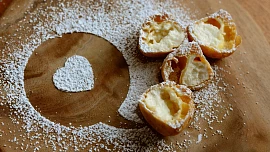 Domácí moučkový cukr si připravte podle videonávodu. Bude jemný jako čerstvý sníh