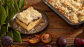 Drobenková buchta se švestkami: Využijte dozvuky sezóny a upečte si křehký moučník