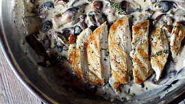 Houbová omáčka podle ČSN: Pochutnejte si s rodinou na sušených darech lesa