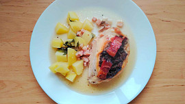 Kuřecí prsíčka plněná houbovou nádivkou: Závitky, roláda i kapsy chutnají báječně