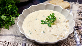 Jak uvařit nejlepší houbovou omáčku? Jednoduchý videorecept vás provede postupem