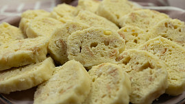 Rychlé houskové knedlíky zvládnou i začátečníci podle videonávodu. Chutnají skvěle