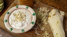 Křenový dip, co má říz, podle videoreceptu: Potřebovat budete pouze dvě ingredience