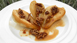 Jak udělat pečenou hrušku? Tento dezert voní báječně skořicí a je téměř bez práce