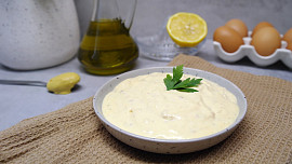 Majonéza z volského oka: Opravdu ji lze takto připravit? Video vám ukáže pravdu