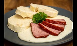 Křenová omáčka: Vyzkoušejte recept na opomenutou klasiku, která podpoří a zahřeje