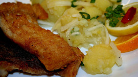 Kapr po novohradsku: Vyzkoušejte léty ověřenou klasiku s vůní česneku