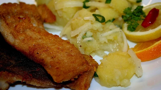 Kapr po novohradsku: Vyzkoušejte léty ověřenou klasiku s vůní česneku