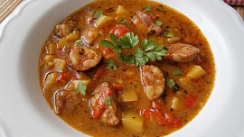 16 gulášových polévek: Mají maďarský původ, ale v Česku patří k neojoblíbenějším