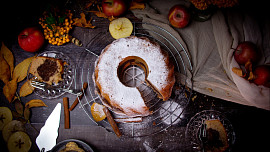 Bábovka se strouhanými jablky: Upečte moučník, který okouzlí děti i dospělé