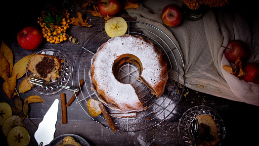 Bábovka se strouhanými jablky: Upečte moučník, který okouzlí děti i dospělé Bábovka se strouhanými jablky: Upečte moučník, který okouzlí děti i dospělé