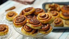 Jak upéct skořicové šneky? Oblíbené kynuté pečivo provoní celý domov skořicí