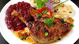 Drůbeží maso je oblíbené. Vysvětlíme, jaké druhy do něj patří a jak je připravit Drůbeží maso je oblíbené. Vysvětlíme, jaké druhy do něj patří a jak je připravit