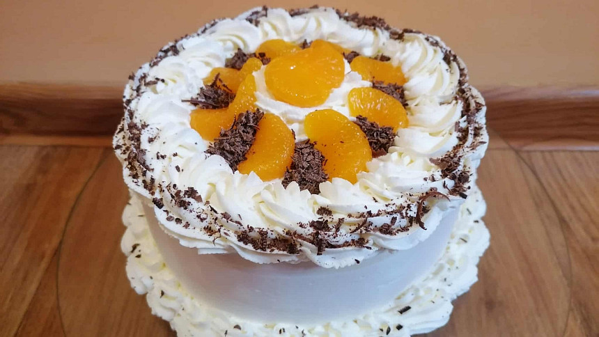 Jak nesrazit krém na dort. Všechny ingredience musíme důkladně prošlehat Jak nesrazit krém na dort. Všechny ingredience musíme důkladně prošlehat