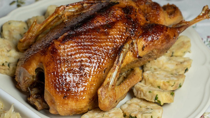 15 receptů na pečenou drůbež: Je libo kuřecí, kachní nebo třeba křepelčí maso?