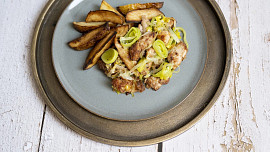 Minutkové kuřecí nudličky s pórkem: Chutnou rychlovku zvládne úplně každý Minutkové kuřecí nudličky s pórkem: Chutnou rychlovku zvládne úplně každý