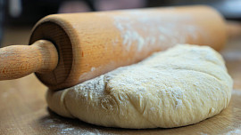 Proč dávat sůl do sladkého kynutého těsta? Koláče a buchty bez soli nejsou dobré