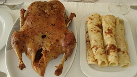 Jaké jsou přílohy k svatomartinské huse? Knedlíky, placky, šišky nebo roláda