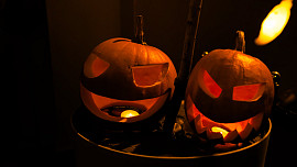 Vydlabat dýni může trvat věky, ale taky jen chvilku. Videonávod poradí, jak ušetřit čas Vydlabat dýni může trvat věky, ale taky jen chvilku. Videonávod poradí, jak ušetřit čas