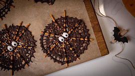 Dáte si oči, nebo pavučinu? Vykouzlete halloweenské pohoštění podle videonávodu Dáte si oči, nebo pavučinu? Vykouzlete halloweenské pohoštění podle videonávodu