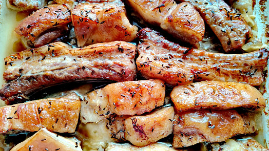 Jak upéct bůček? Tučné maso s dočervena vypečenou kůží je pokladem české kuchyně Jak upéct bůček? Tučné maso s dočervena vypečenou kůží je pokladem české kuchyně