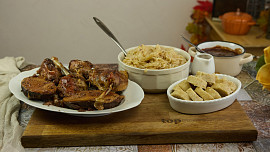 Jak upéct svatomartinskou husu? Dozlatova upečená je ozdobou svátečního stolu Jak upéct svatomartinskou husu? Dozlatova upečená je ozdobou svátečního stolu