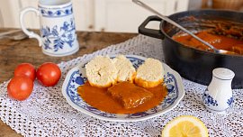 Česká kuchyně: Uvařte rajskou omáčku s bohatou chutí rajčat a aromatického koření